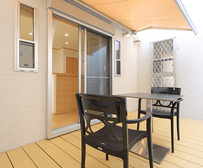 中庭ウッドデッキ