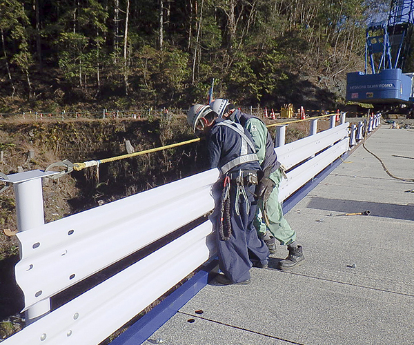 仮橋工:6.防護柵(ガードレール)の設置1