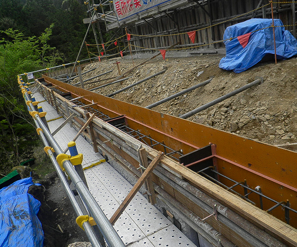 補強土壁工(テールアルメ):6.笠コンクリート2