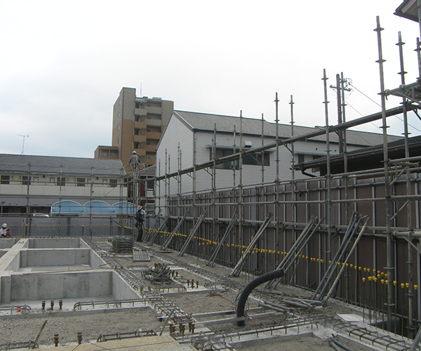 富士文化幼稚園　外部足場組立作業1