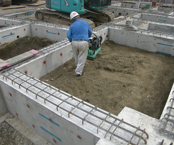 富士文化幼稚園　埋め戻し転圧作業1