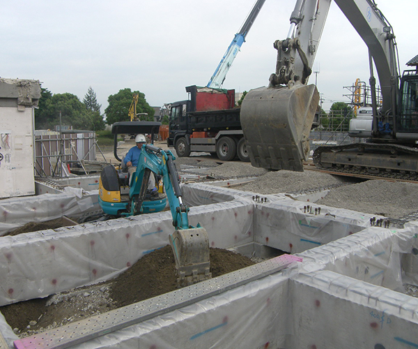 富士文化幼稚園　埋め戻し作業1